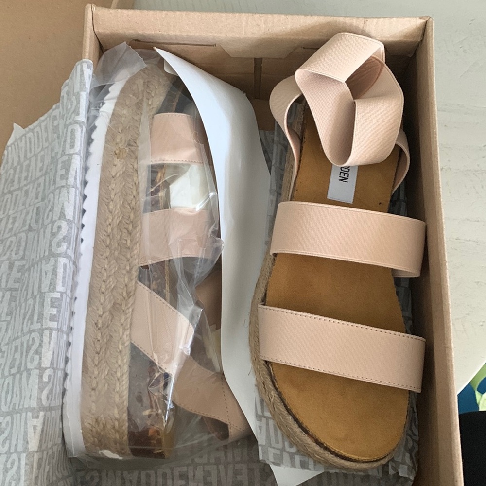 Tan Steve Madden summer sandals. New in box